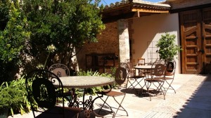romantic-hotel-mozaira-close-to-port-saplaya