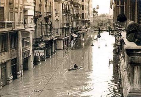 La Paz Street in Valencia during flood